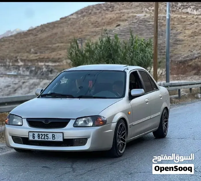 Mazda 2000 2001 photo 3