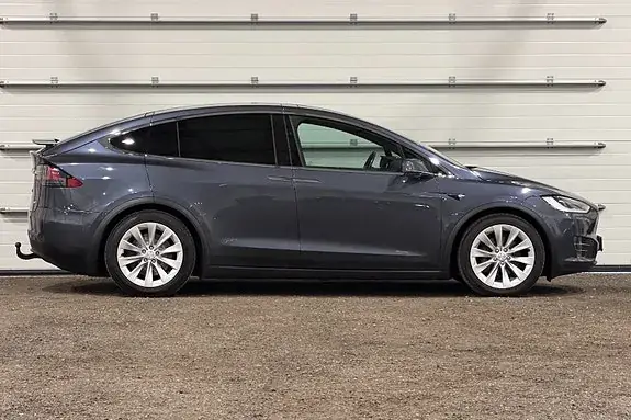Tesla Model X 2019 photo 2