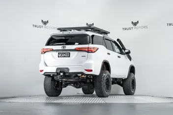 Toyota Fortuner 2023 photo 4