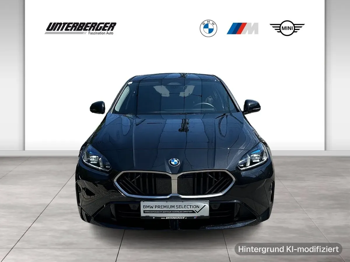 BMW 1 Series 2025 photo 2