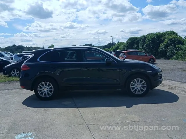 Porsche Cayenne 2011 photo 2