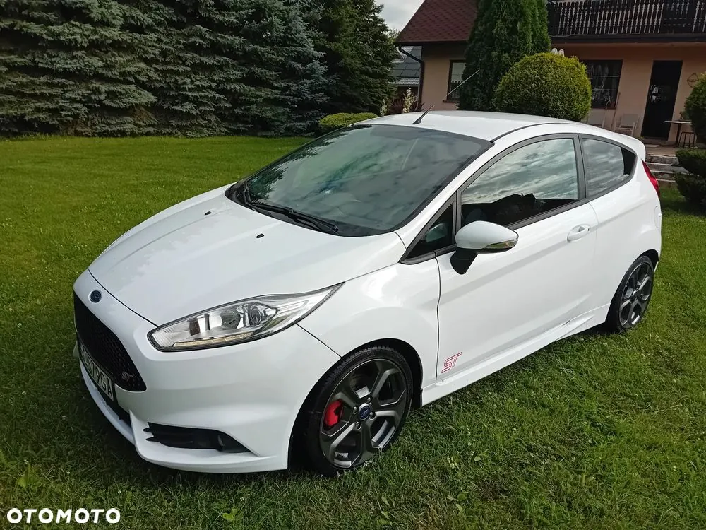 Ford Fiesta 2015 photo 2