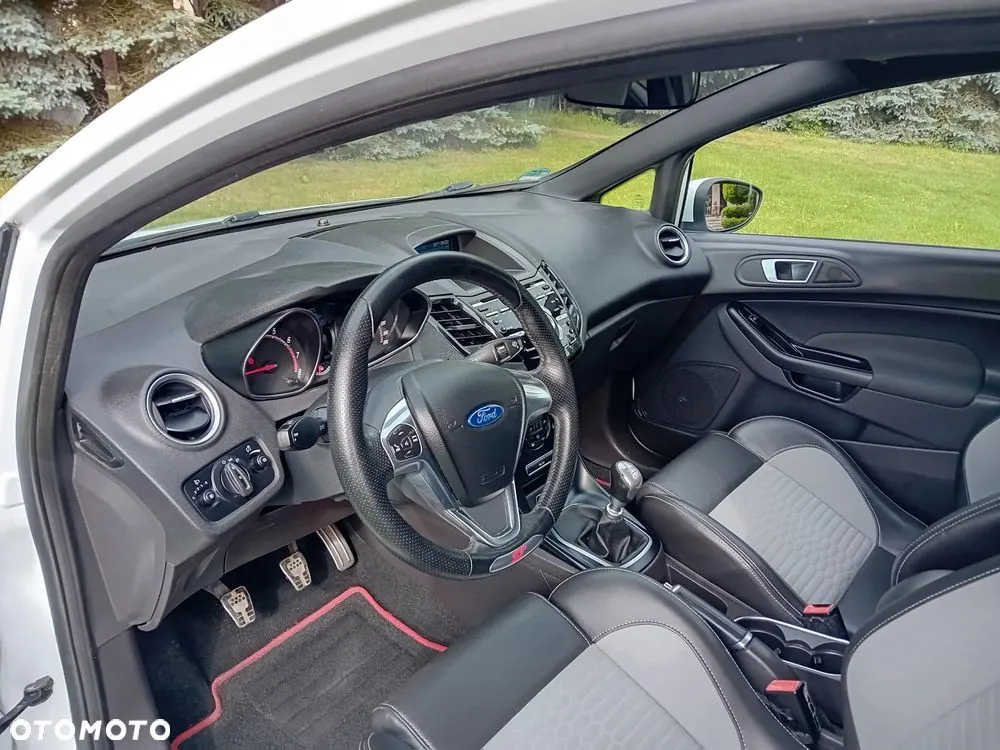 Ford Fiesta 2015 photo 5