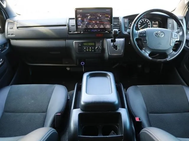 Toyota Hiace Van 2021 photo 2