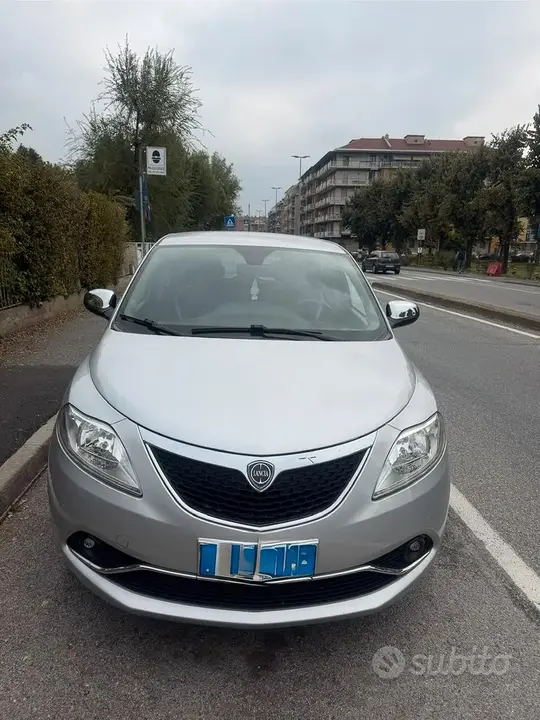 Lancia Ypsilon