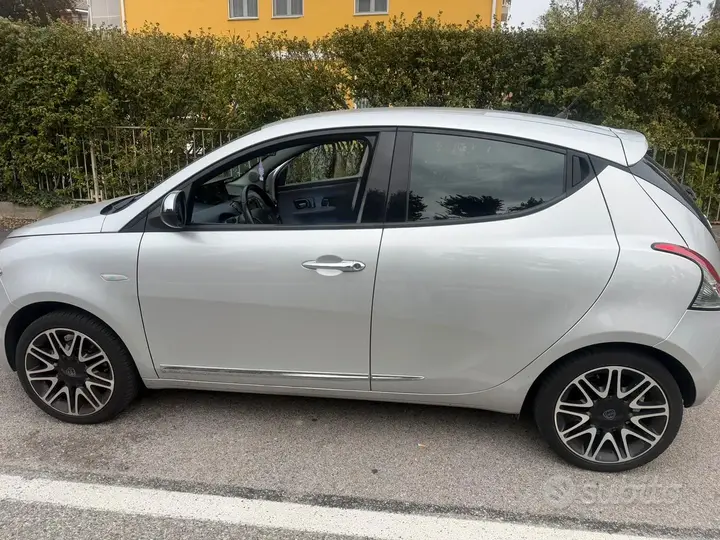 Lancia Ypsilon 2019 photo 2