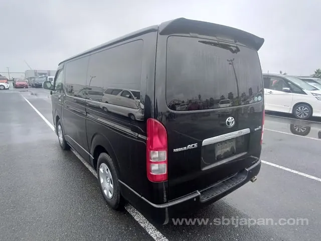 Toyota Regius Ace 2012 photo 3