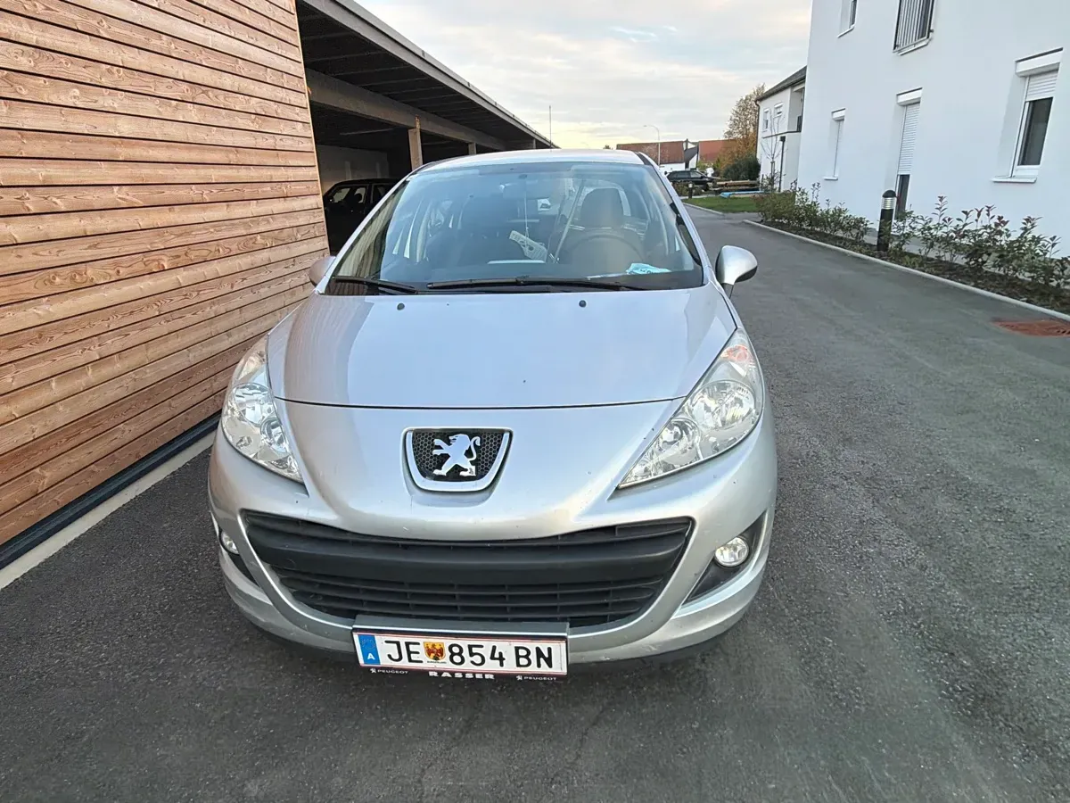 Peugeot 207 2010 photo 2