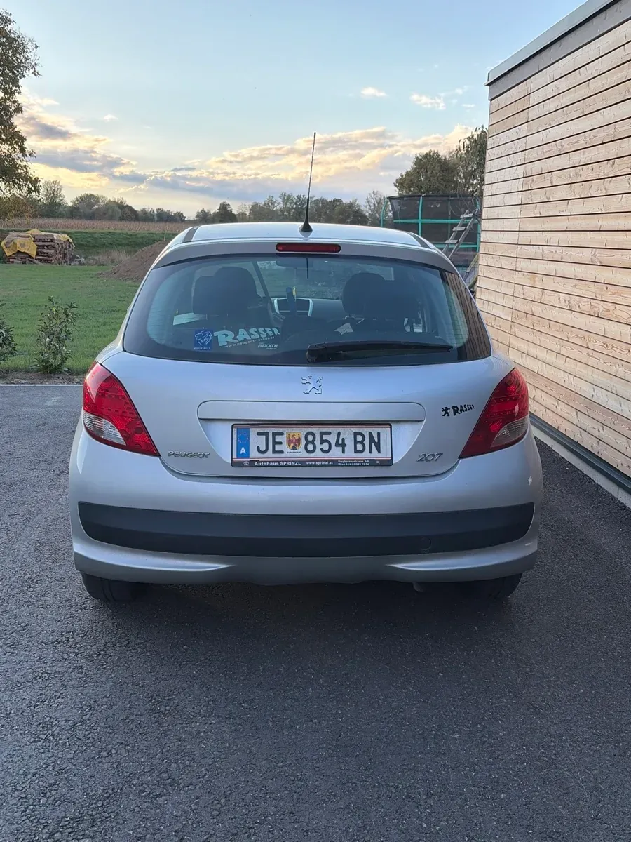 Peugeot 207 2010 photo 3