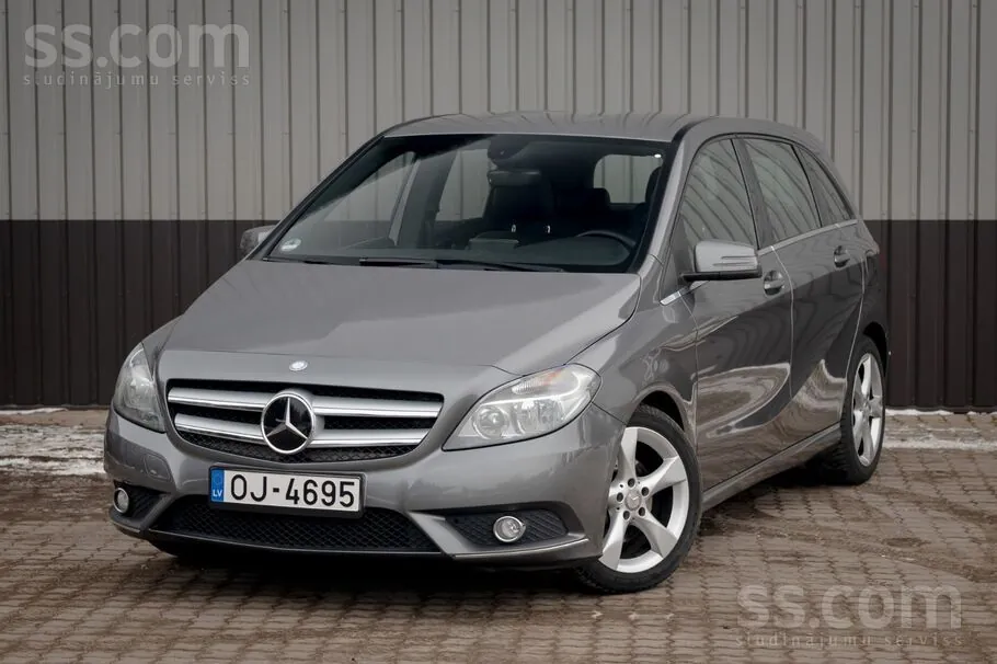 Mercedes-Benz B180 2014 photo 3
