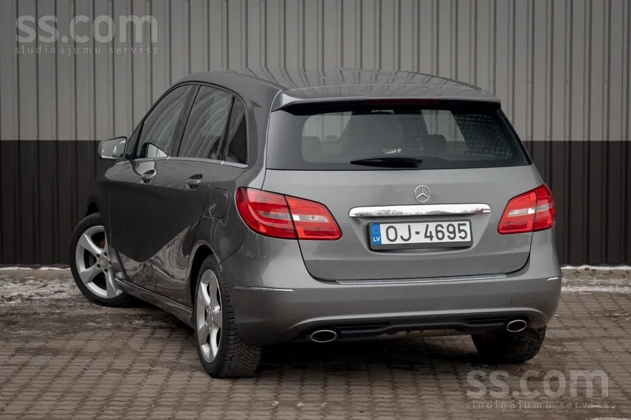 Mercedes-Benz B180 2014 photo 4