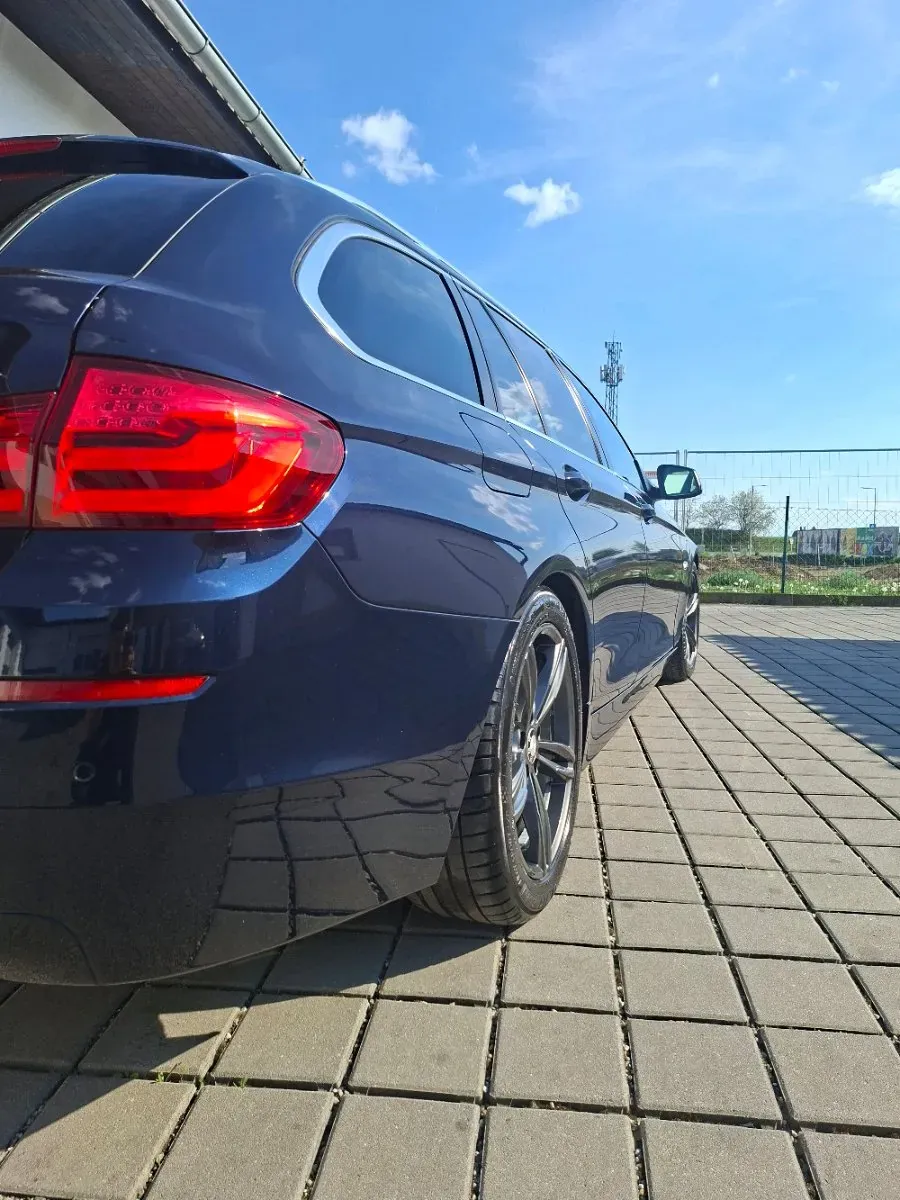 BMW 5 Series 2011 photo 2