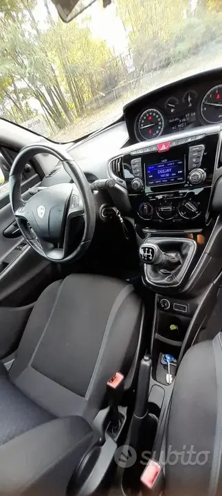 Lancia Ypsilon