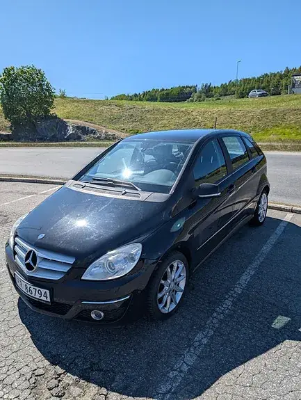 Mercedes-Benz B 200 2009 photo 2