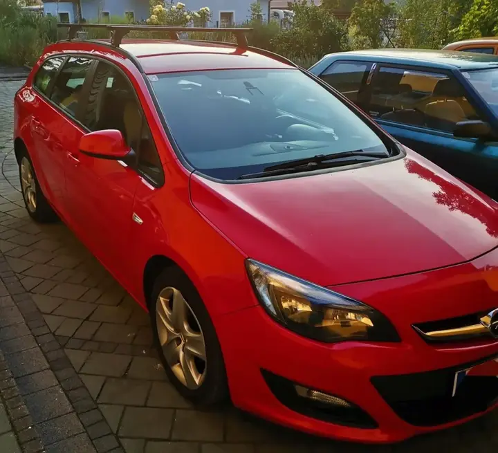 Opel Astra 2013 photo 2