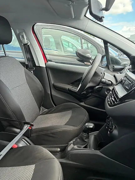 Peugeot 208 2014 photo 3