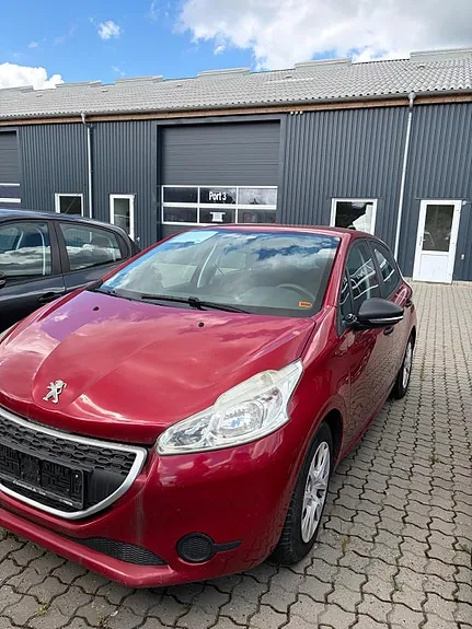 Peugeot 208 2014 photo 2