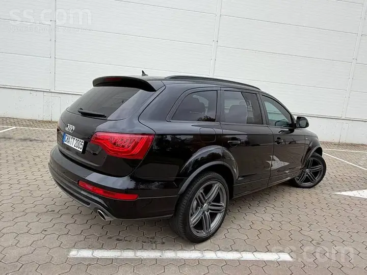 Audi Q7 2012 photo 2