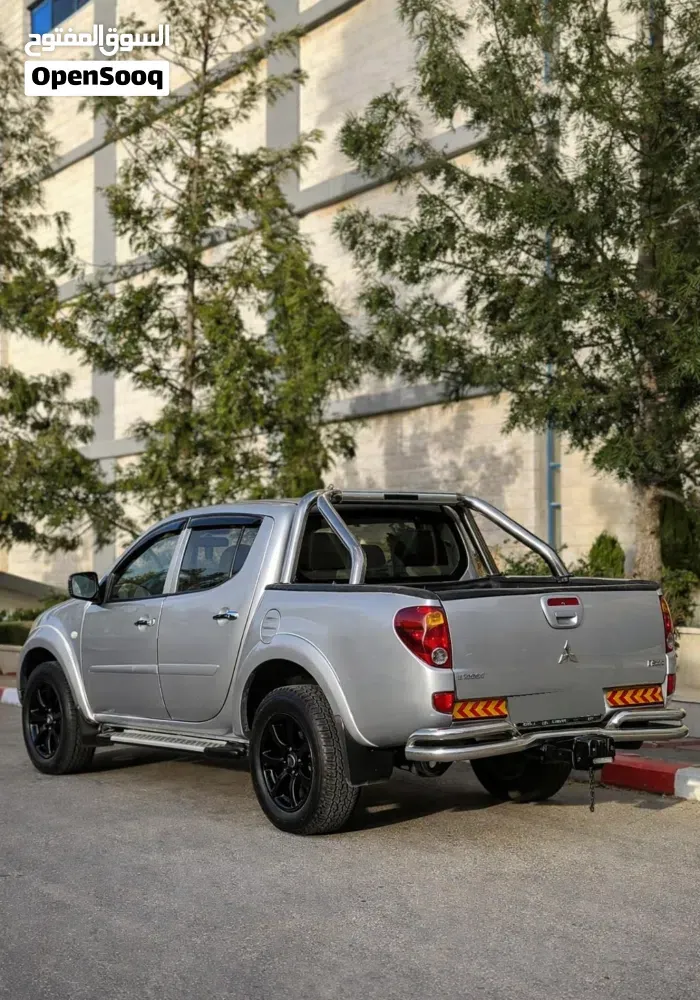 Mitsubishi L200 2014 photo 2