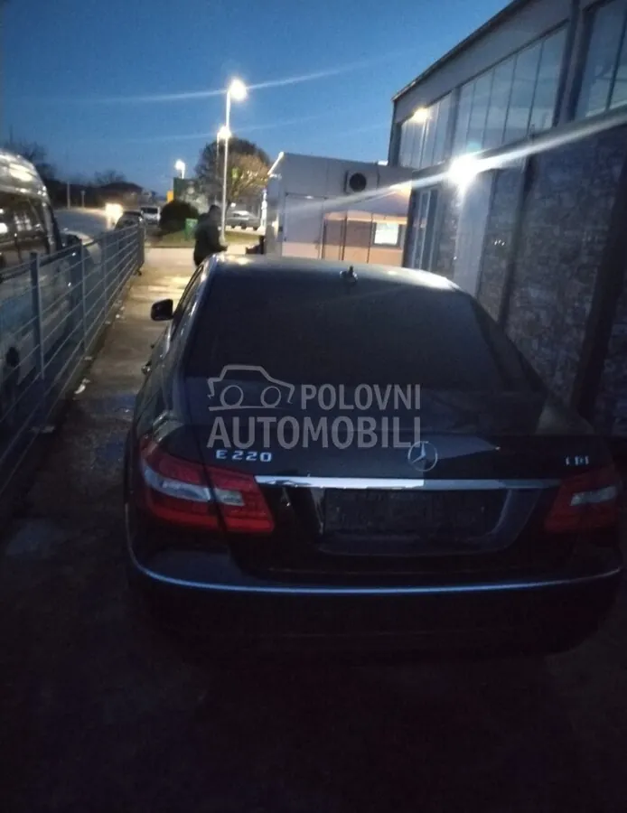 Mercedes-Benz E 220 2010 photo 3