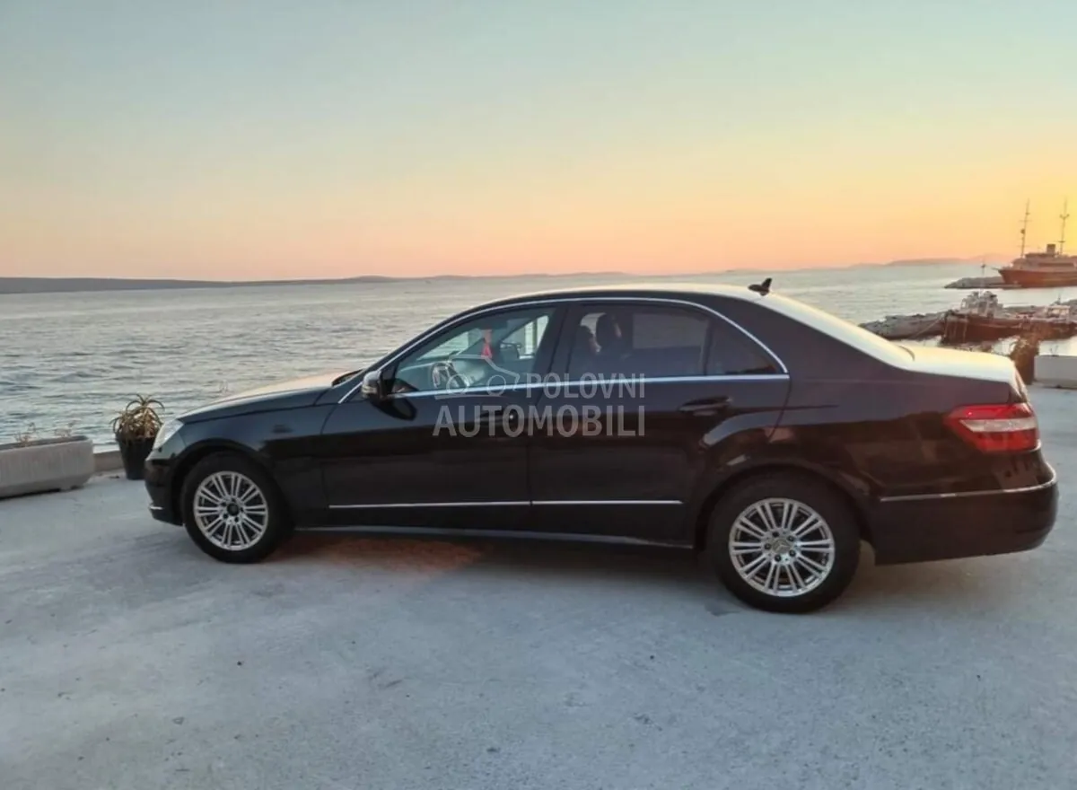 Mercedes-Benz E 220 2010 photo 2