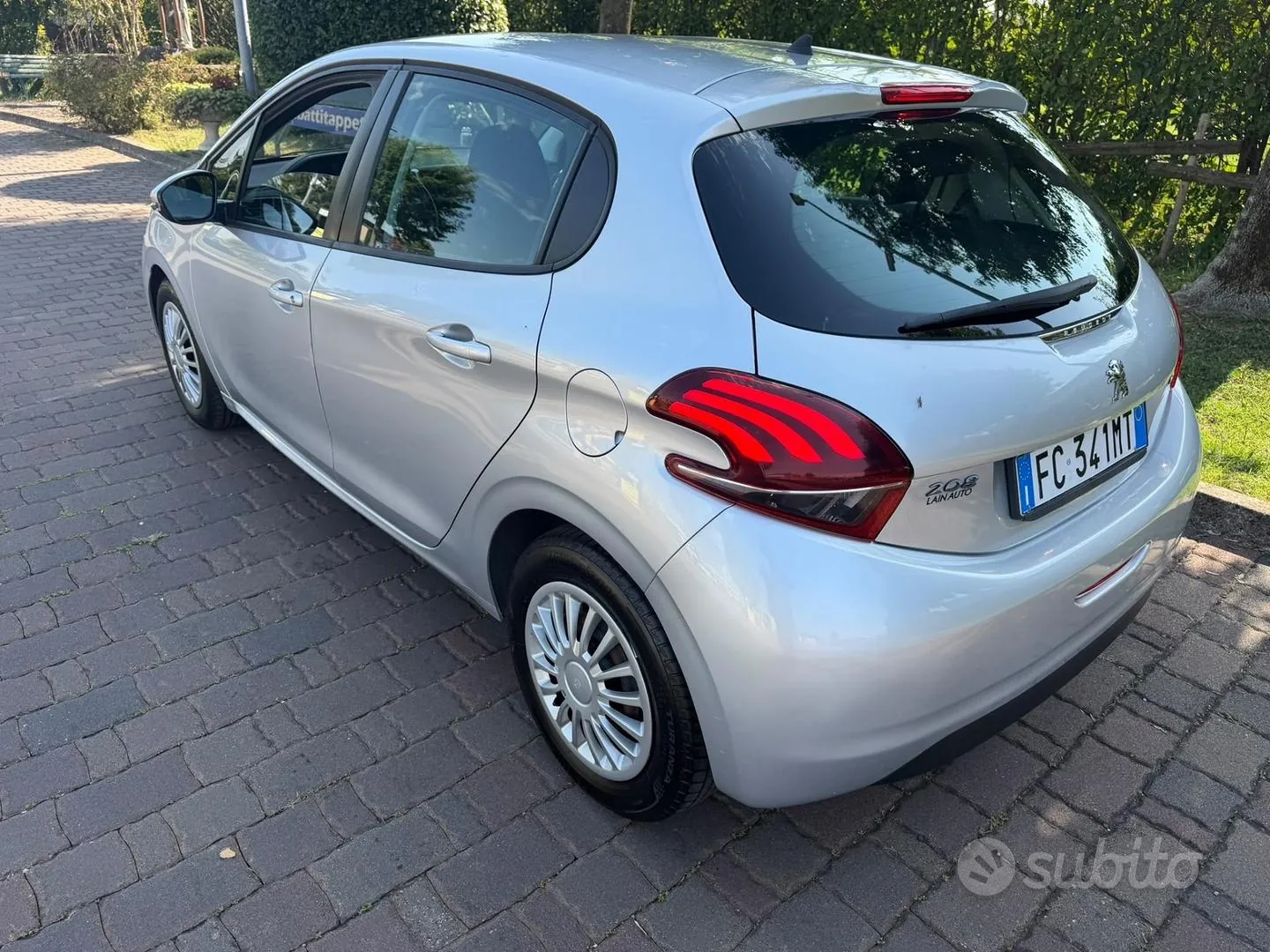 Peugeot 208 2016 photo 3