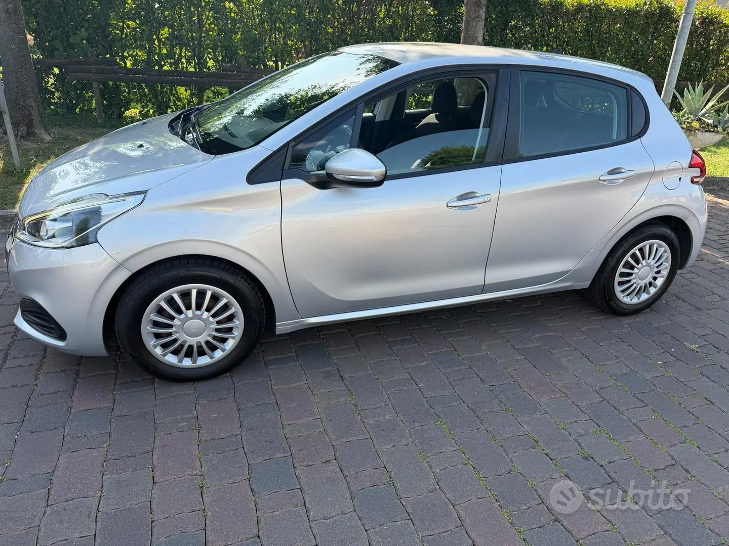 Peugeot 208 2016 photo 2
