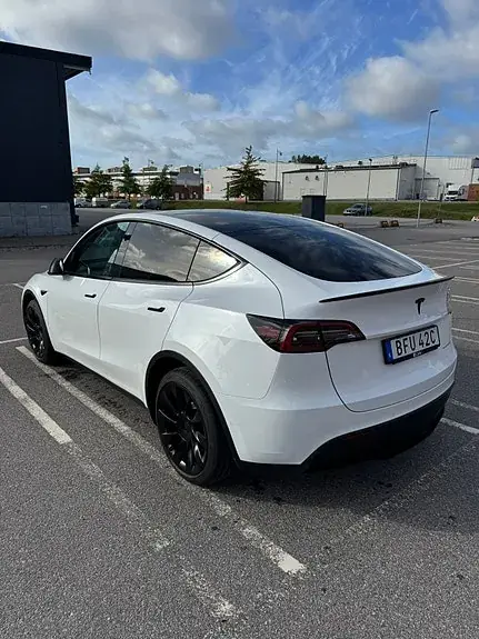 Tesla Model Y 2022 photo 2