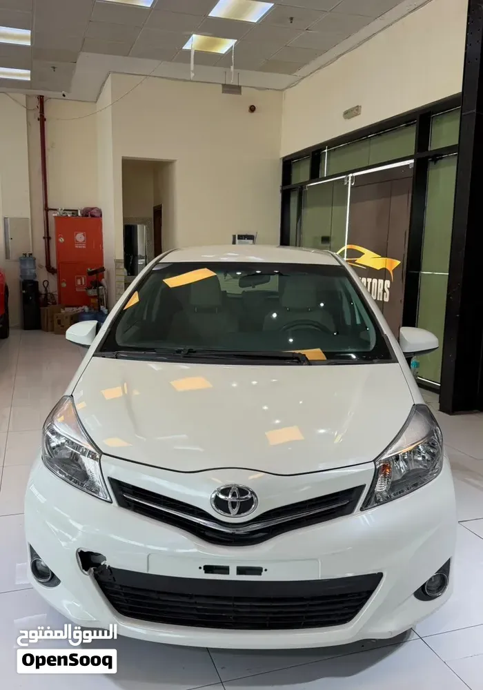 Toyota Yaris 2014 photo 2