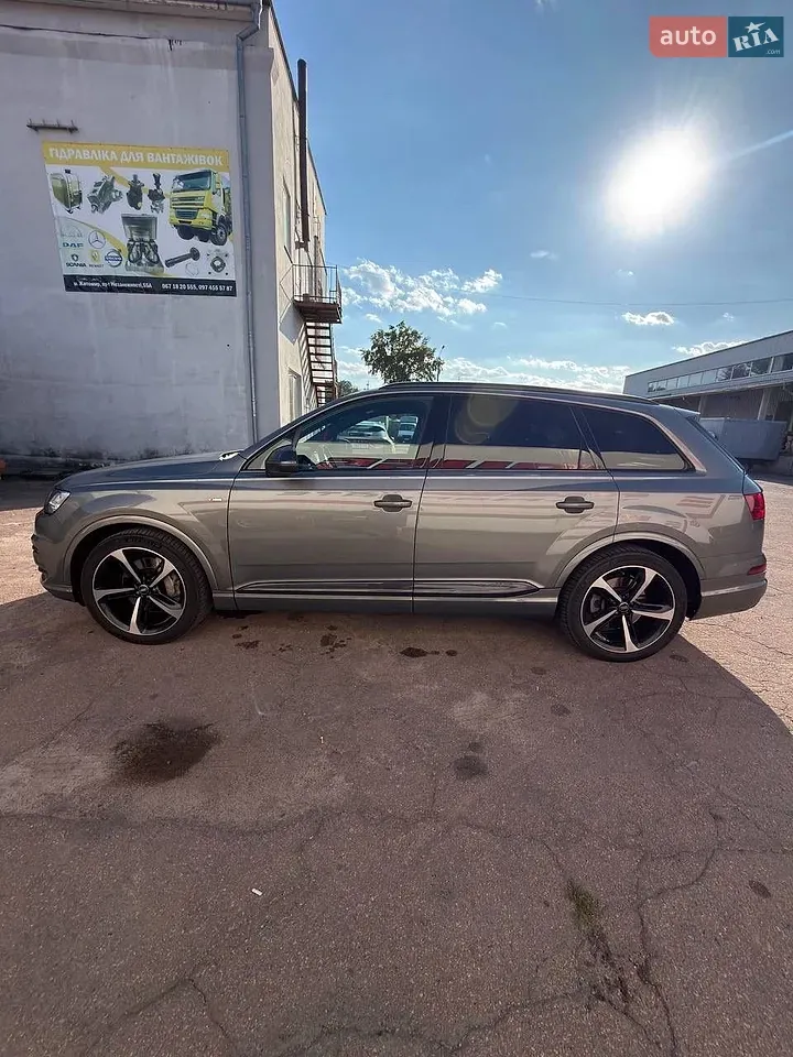 Audi Q7 2017 photo 2