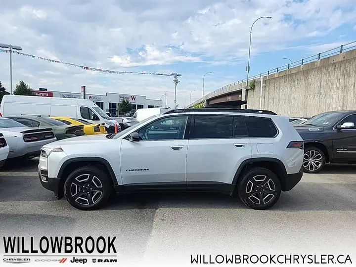 Jeep Cherokee 2026 photo 2