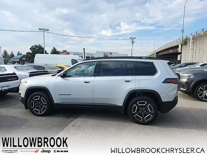 Jeep Cherokee 2026 photo 4