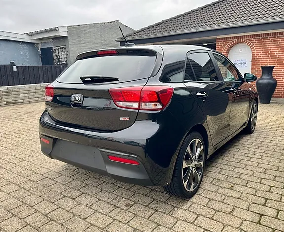 Kia Rio 2018 photo 2
