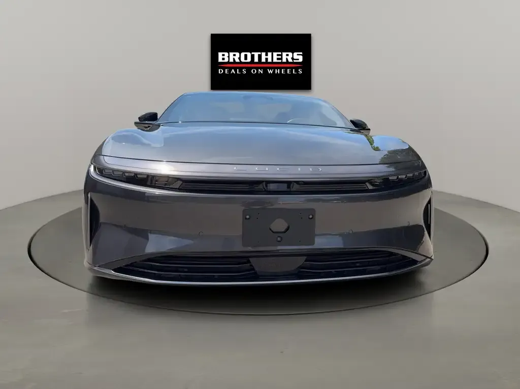 Lucid Air 2024 photo 2