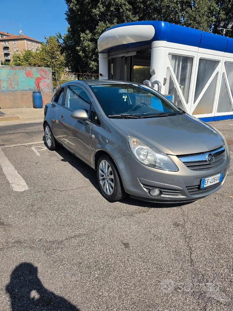 Opel Corsa 2011 photo 2