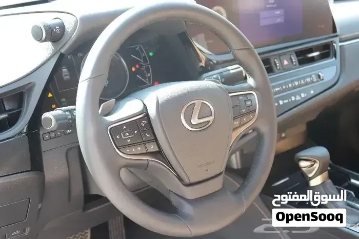Lexus Es 300 2025 photo 3