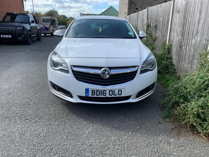 Vauxhall Insignia 2016 photo 2