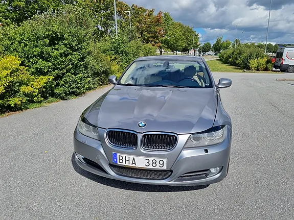 BMW 320D 2011 photo 2