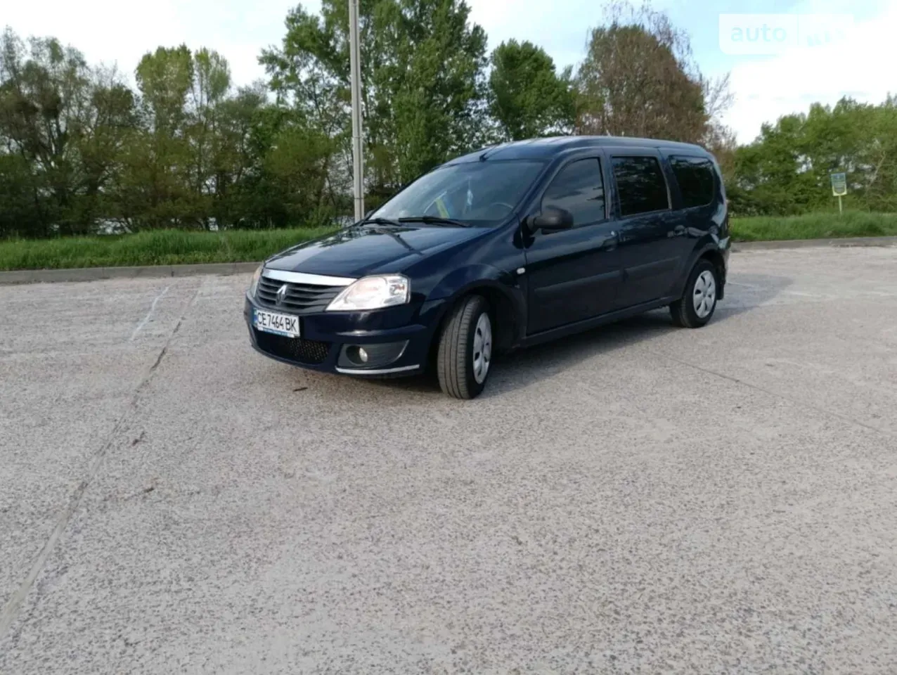 Renault Logan 2010 photo 4