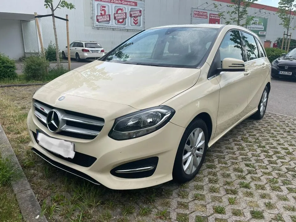 Mercedes-Benz B180