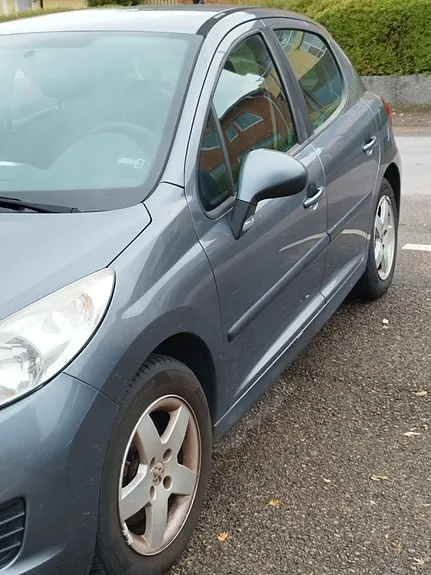 Peugeot 207 2010 photo 5