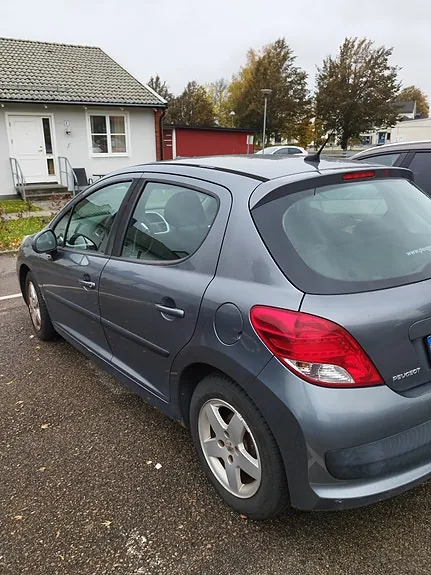 Peugeot 207 2010 photo 4