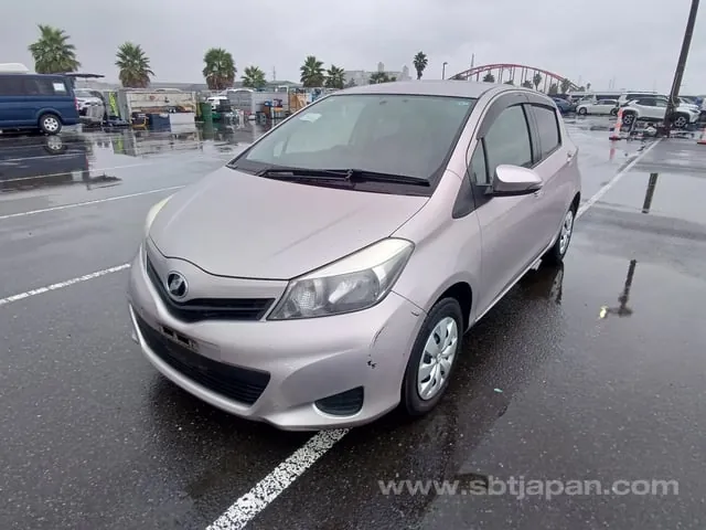 Toyota Vitz 2011 photo 2