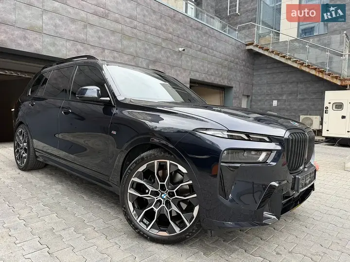 BMW X7 2023 photo 2