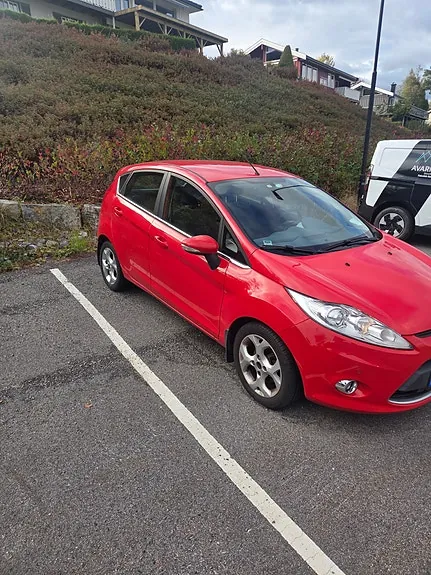 Ford Fiesta 2011 photo 2
