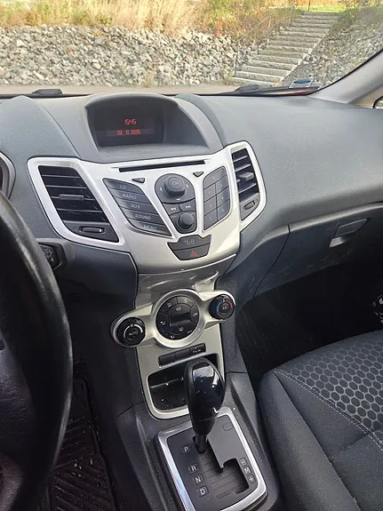 Ford Fiesta 2011 photo 5