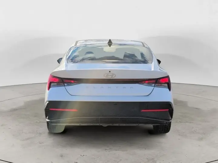 Hyundai Elantra 2024 photo 5