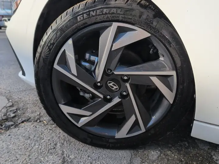 Hyundai Elantra 2024 photo 2