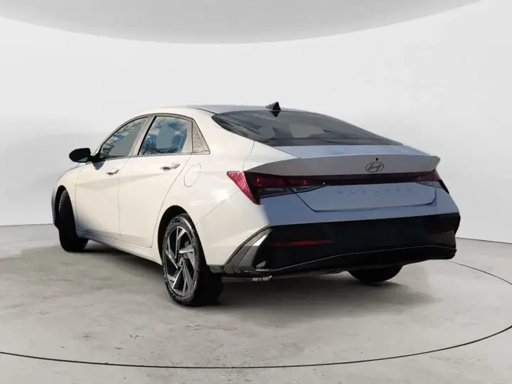 Hyundai Elantra 2024 photo 4