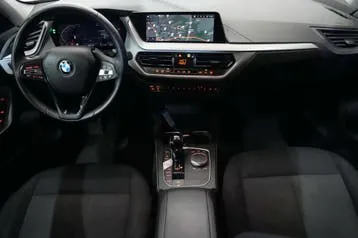 BMW 118 Ia 2022 photo 3